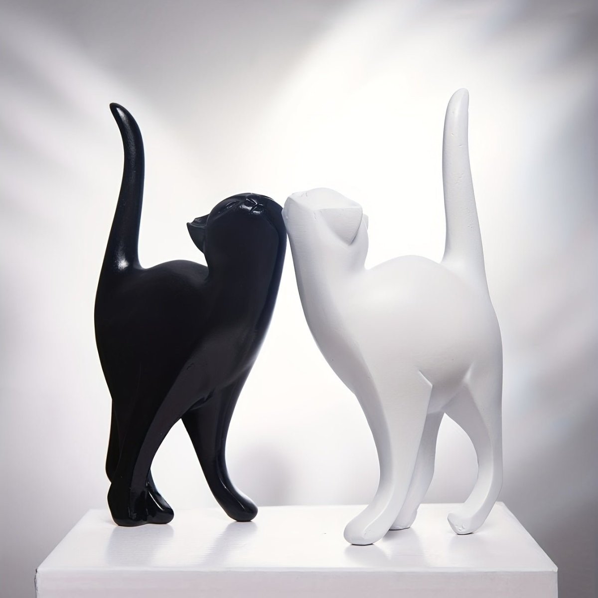 Decorative Resin Cat Statue – Minimalist Matte Finish