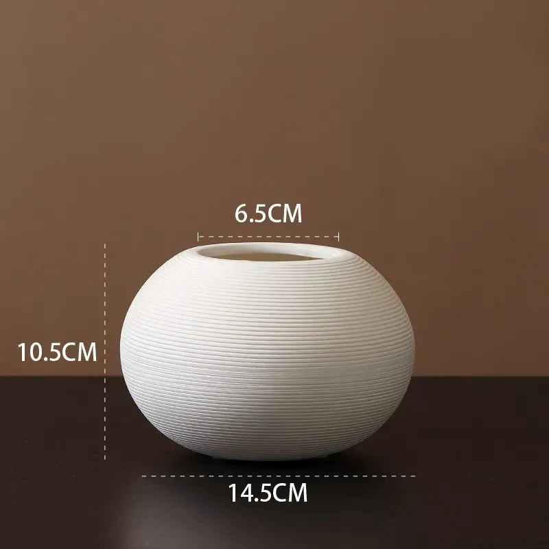 Minimalist matte ceramic vase – Scandinavian style